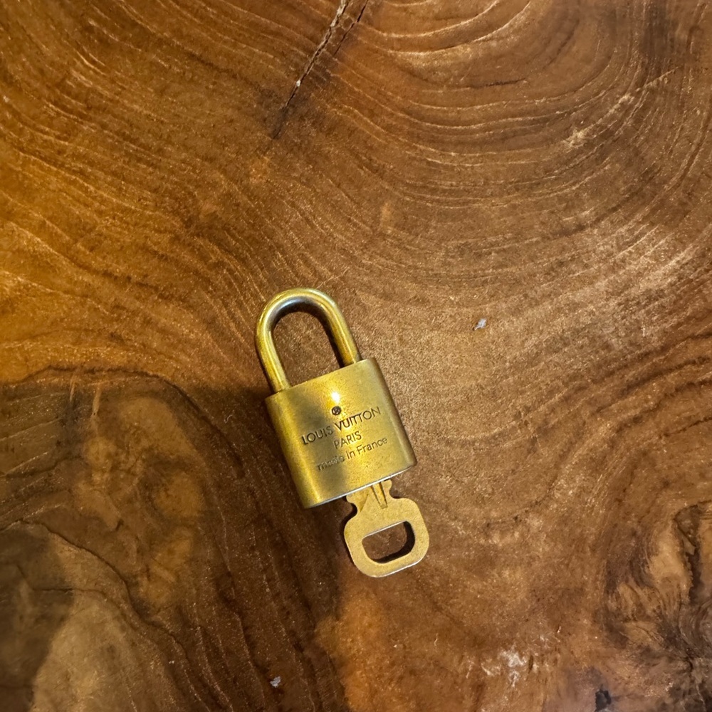 🔑 Louis Vuitton Vintage Lock & Key #342 - Picture 5 of 8